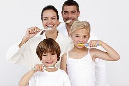 kid's dentist_10244504_s